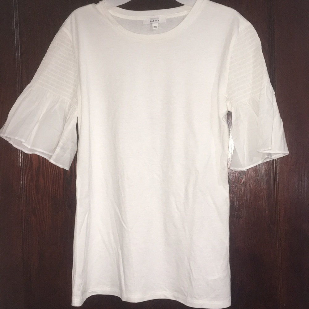 Simple and stylish white tee size is!